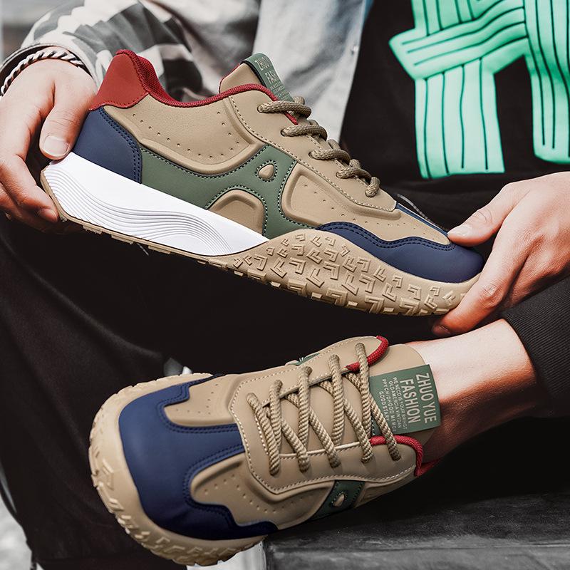 Кроссовки для бега в стиле ретро с низким верхом. Новая трендовая повседневная спортивная обувь на платформе. Износостойкая мужская обувь для бега на открытом воздухе весной и осенью.