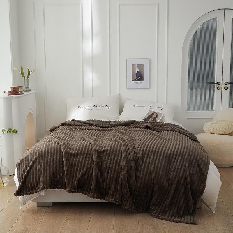 Роскошное толстое молочное бархатное одеяло из шерсти в широкий рубчик, осенне-зимнее толстое одеяло для детского сада и офисное одеяло для сна