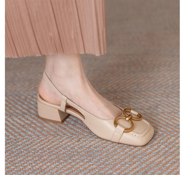 Ретро французская пряжка на лошади из мягкой кожи сандалии с заклепками женские летние сандалии на среднем каблуке мягкая подошва удобные квадратные задники пустые толстые каблуки одинарные туфли