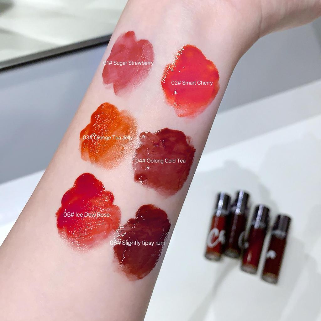 SHAQINUO Блестящий и объемный блеск для губ. Питательный и увлажняющий блеск для губ. Не привередлив к коже и придающий объем губам. Удобен для путешествий.