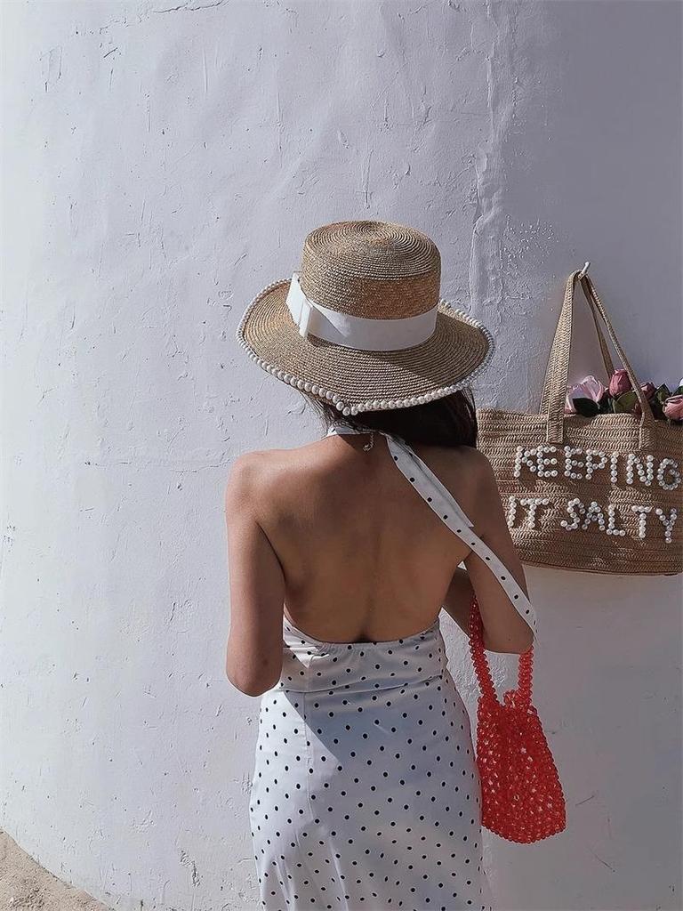 Женское белое платье-халтер в горошек - Французский стиль, без рукавов, V-образный вырез, А-силуэт, короткая юбка