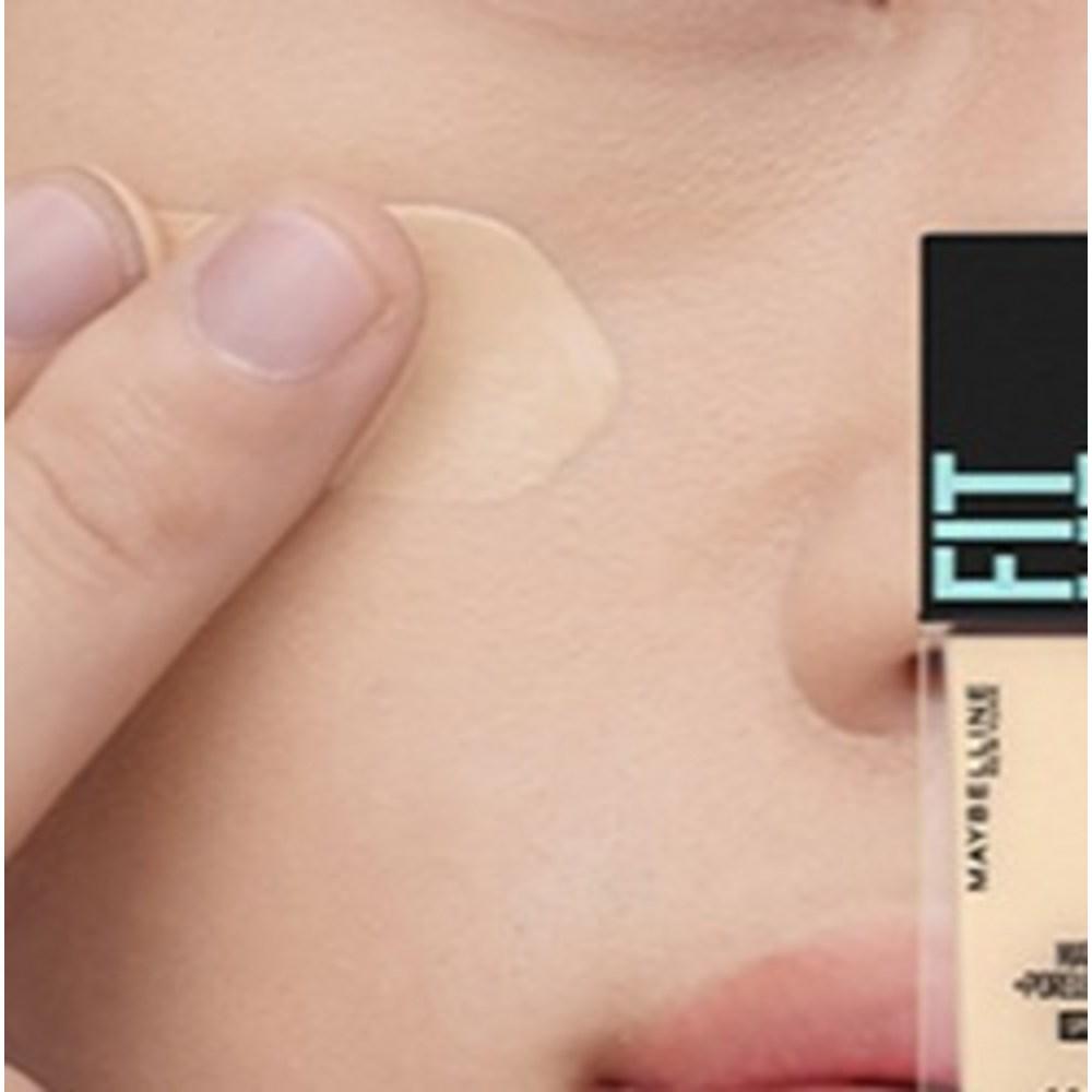 Maybelline Fit Me Mat Poreless SPF 22, Нет. 118 Светло-бежевый, 1 шт.