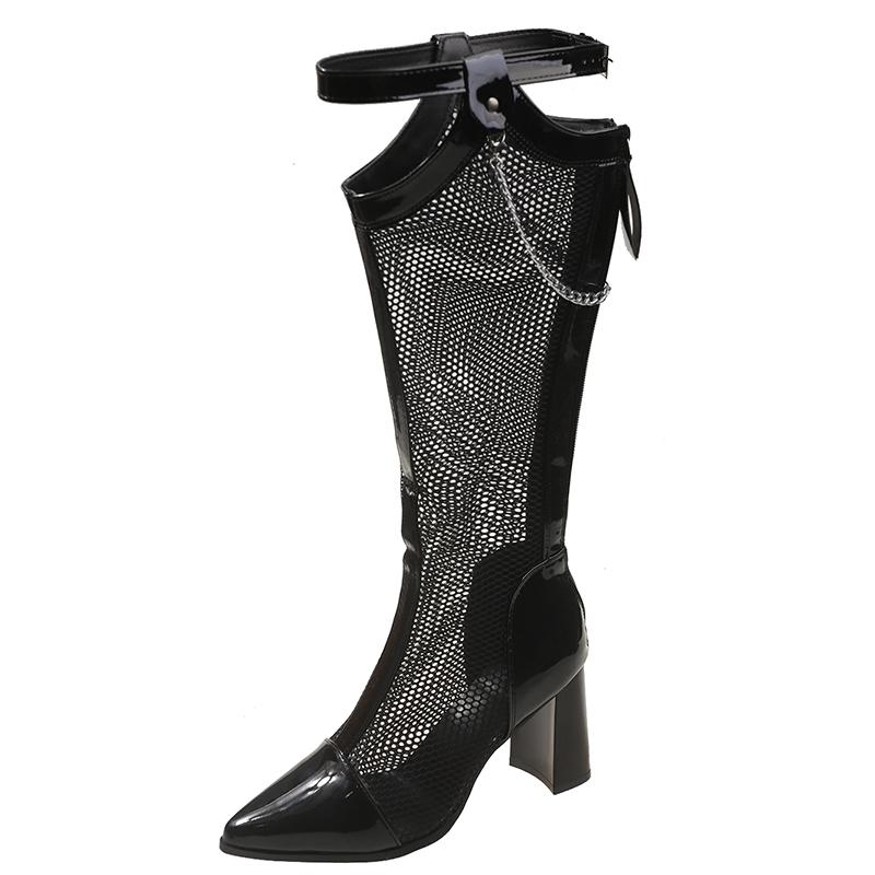 Мода 2024 года, черные сексуальные сетчатые полые сапоги, летние новые, с острым толстым каблуком, металлической цепочкой, модные дышащие высокие каблуки, крутые сапоги