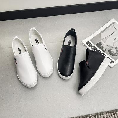 Модная женская кожаная весенняя трендовая повседневная обувь на плоской подошве Модная однотонная обувь-слипоны на толстой подошве, вулканизированная обувь для женщин плюс бархат