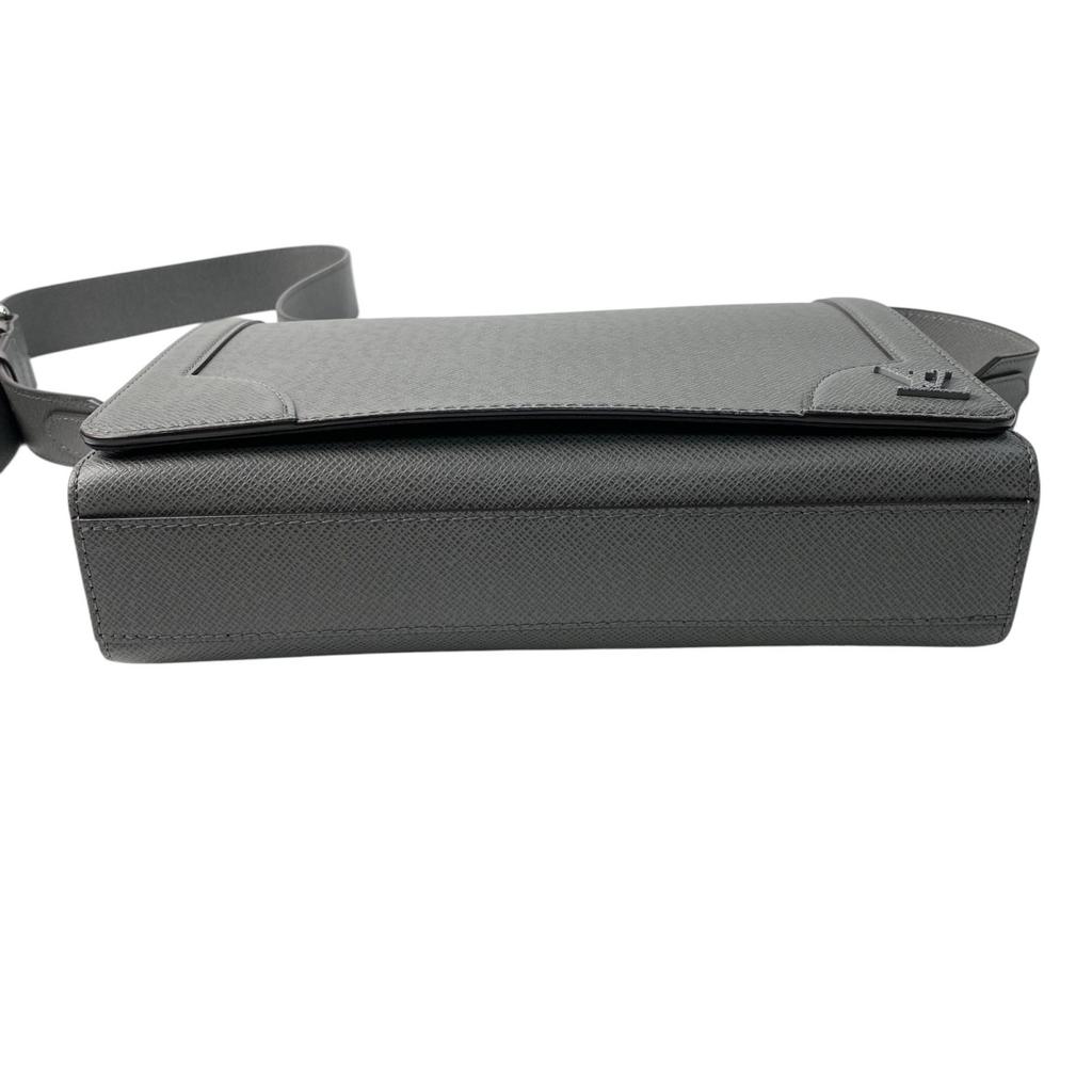 Подержанная мужская кожаная сумка через плечо LOUIS VUITTON Серая