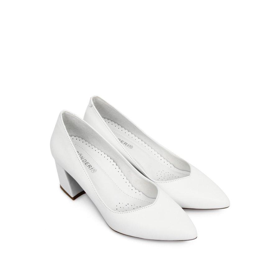 Женские кожаные классические туфли на каблуке