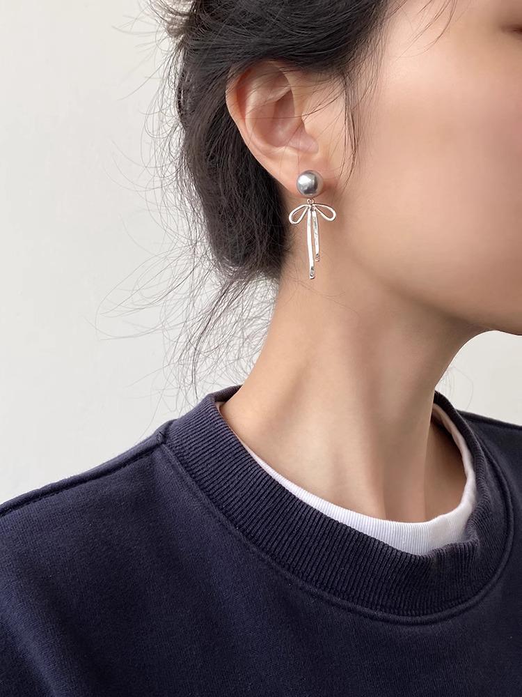 Серьги из серебра 925 пробы с серым жемчугом в виде бантиков для женщин