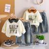 Комплект из двух предметов с длинными рукавами для мальчиков - худи с принтом букв на воротнике + повседневные джинсовые брюки - одежда высокого качества - 6 месяцев - 5 лет