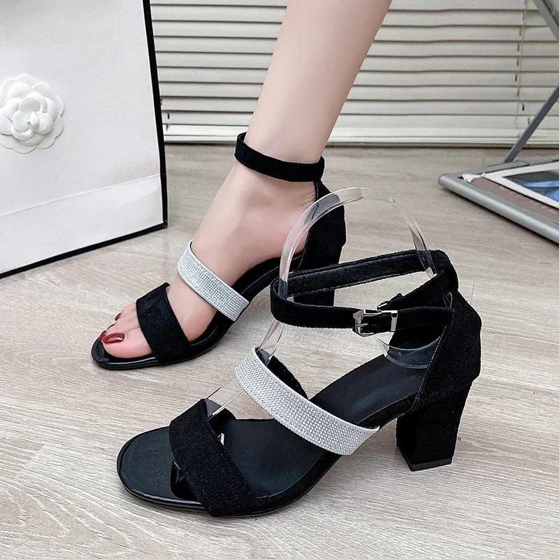 2024 Новые универсальные женские сандалии с открытым носком и квадратным носком, однорядная пряжка, летнее платье, универсальная женская обувь Zapatos De Mujer