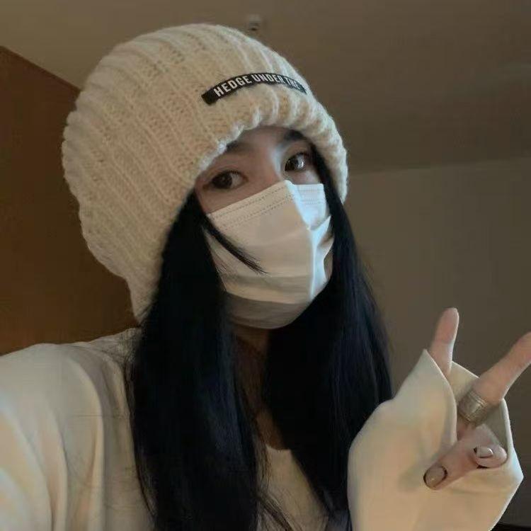 Женская шерстяная шапка бини оверсайз: Теплая, стильная вязаная шапка с защитой ушей для осени и зимы.