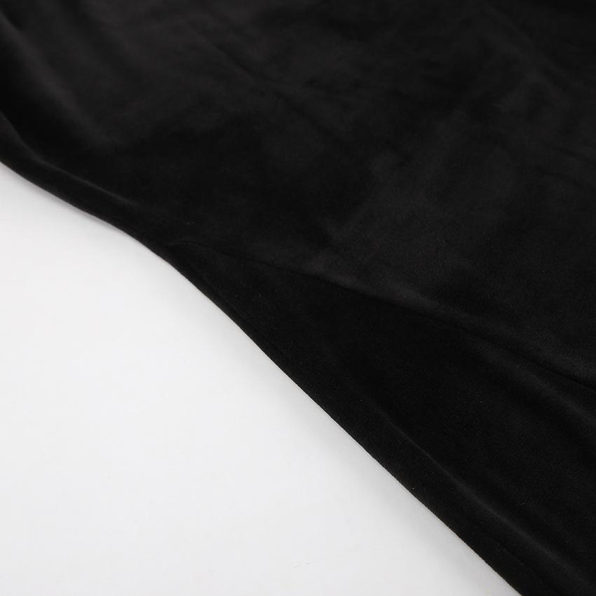 Элегантное облегающее платье-тубус из серебристого бархата с высоким воротником - Мода Осени 2024