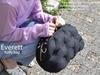 Женская сумка через плечо Everett 2-Way с пушистой подкладкой 17592BK. Эту легкую нейлоновую сумку-подушку можно носить как сумку через плечо, ручную сумку или