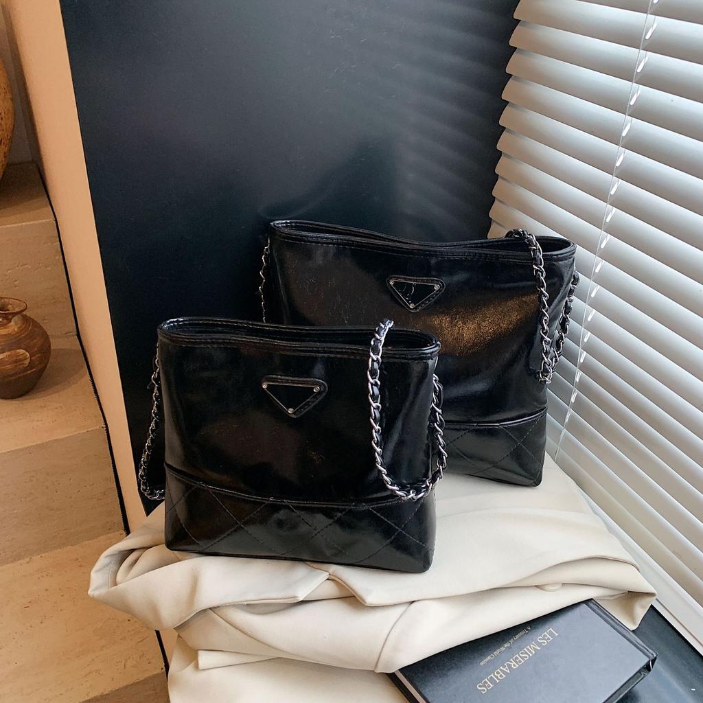 Простые и высококлассные женские сумки, сумки через плечо, нишевые цепочки, сумки-пельмени, вместительные, модные и универсальные женские сумки через плечо.