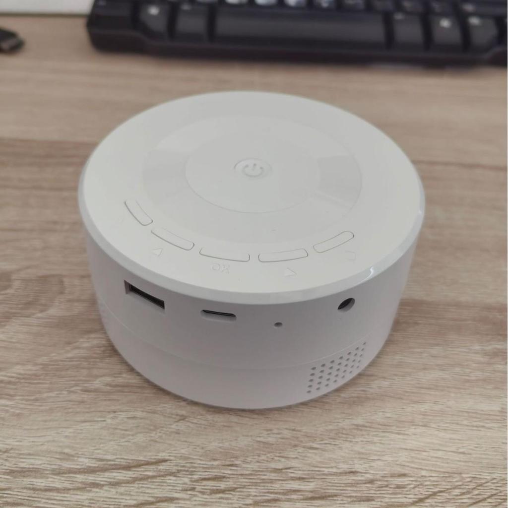 Portable Mini Projector for Children's Animation with Mobile Screen Mirroring