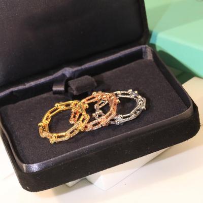 Кольцо из серии Hardwear Эксклюзивное Первое Высококлассное Индивидуальное Изделие Изделие из Золотистого Материала Инкрустировано Платиной Инкрустировано Бриллиантом Яркой Огранки Элегантные ювелирные изделия