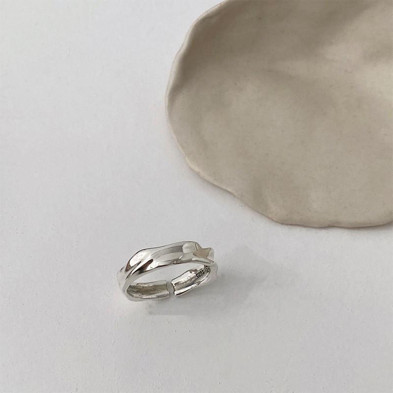 Trendy Minimalist Korean Vintage Stacking Rings for Women - Influencer-Approved Light Luxury Style.