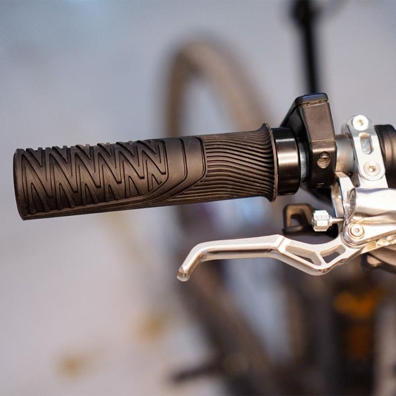 Nonslip Cycling Handle Grips Mountain Bike Handlebar Grips Replacement Cycling Handle Grips with Aluminium Locks