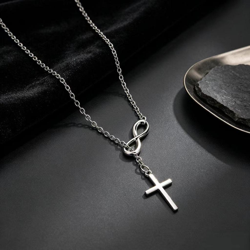Retro Cross Clavicle Necklace: Elegant and Trendy Versatile Accessory for Women.
