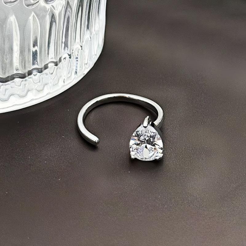 Звездный свет на кончике пальца~ Взрывное кольцо с цирконом с двойной головкой Женское нишевое дизайнерское кольцо для суставов Легкая роскошь Продвинутое чувство Кольцо для ношения в несколько рядов