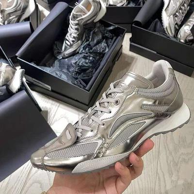 Модная универсальная обувь для моральной подготовки с увеличением роста, популярные маленькие серебристые туфли, спортивная обувь с острым носком из Гонконга, женская, осень 2025