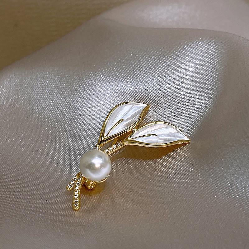 Tulip Brooch for Women High-end and Niche Design Flower Brooch, Suit Pin and Accessory