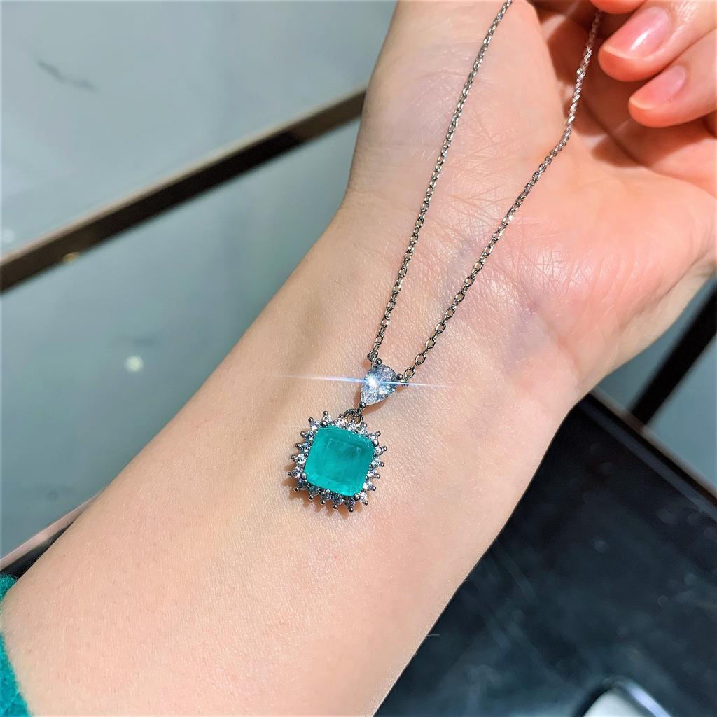 Jewelry Temperament Colored Treasure Popular Simulation Emerald Retro Pendant Necklace Collarbone Main Stone 9 * 9