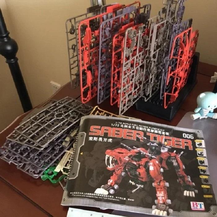 BT Конструктор EZ-016 Красный Саблезубый Тигр 1:Пластиковый набор в масштабе 72, полностью подвижный, сборная модель, рождественские подарки для детей