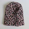 Осень и зима модная корейская версия модной леопардовой вязаной шапки с отворотом, шерстяная шапка, мужской и женский уличный головной убор, защищающий от холода и согревающий.