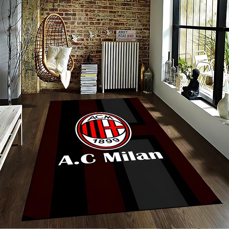 Ковер AC Milan в полоску с логотипом и надписью в черно-красных тонах. Подходит для использования в качестве противоскользящего покрытия для гостиной, спальни, диванов.
