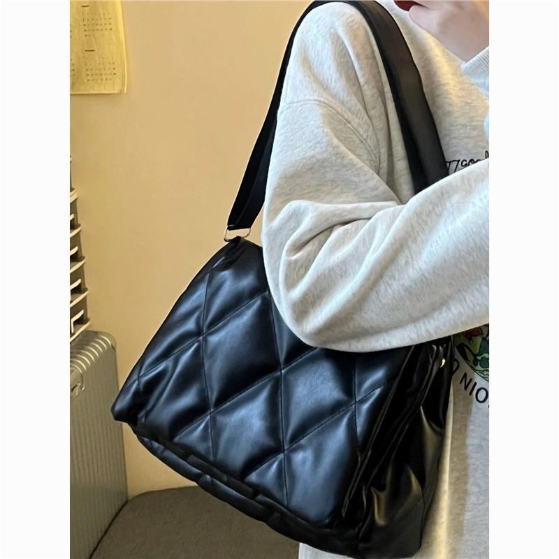 Сумка женская 2024 универсальная сумка через плечо с ромбом из мягкой кожи повседневная большая вместительная стеганая сумка