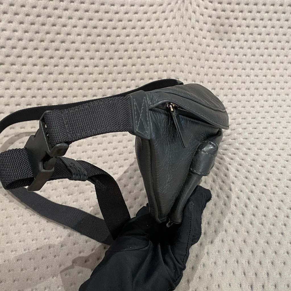 [Pre-Owned] Logo Minimalist Leather Waist Bag - Very Good #1AZKCJ9