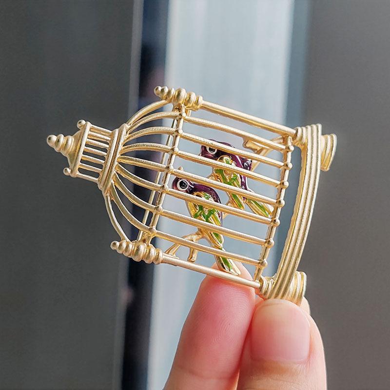 New Simple and Elegant Retro Birdcage Style Brooch Bird Corsage Dripping Oil