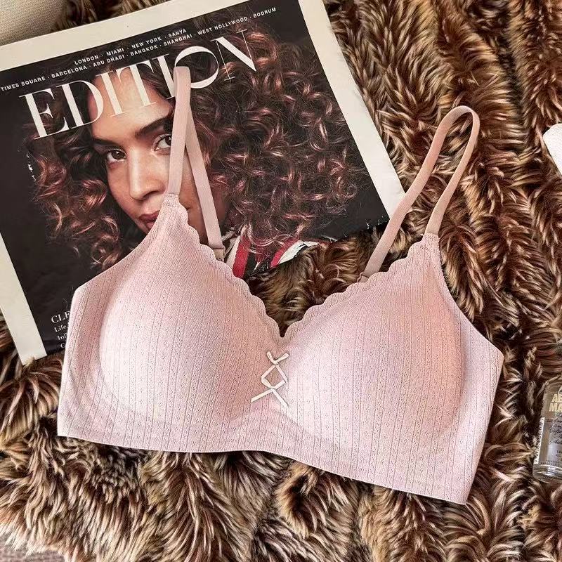 Sweet polka dots without traces gather small breasts, close secondary breasts, prevent sagging, comfortable thin bra cover, sexy and pure desire
