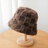 Зимняя шапка для женщин плюшевая теплая шляпа-ведро большой окружности головы из овечьей шерсти рыбацкая шапка с открытым лицом в мелкую клетку трендовая