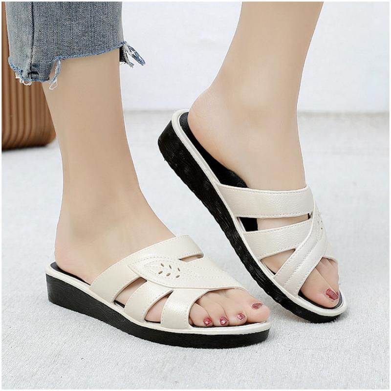 Slippers Women Summer Outer Soft Bottom Fashion All-match Home Thick Bottom Anti-slip Bath Middle-aged Ladies Sandals