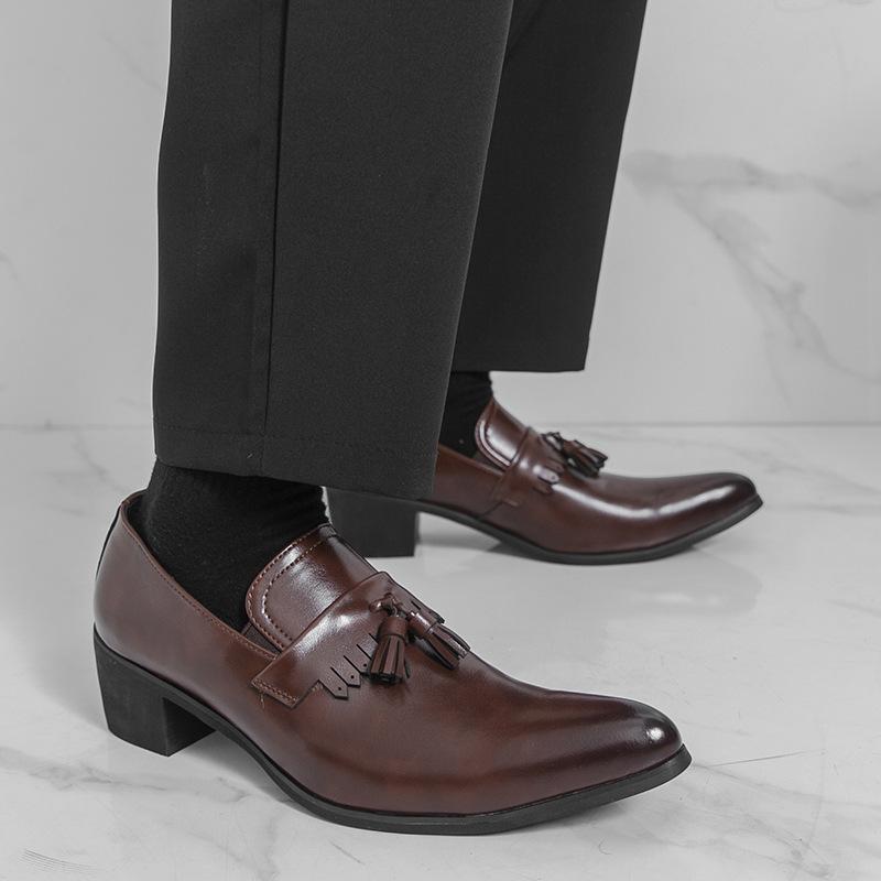 Men's fringed pointed head and one pedal of leather shoes 38-46 British height increase in spring and autumn