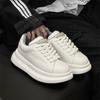 Модный тренд весна и осень 2025 простые мужские белые туфли удобная платформа мужские и женские универсальные спортивные парные туфли