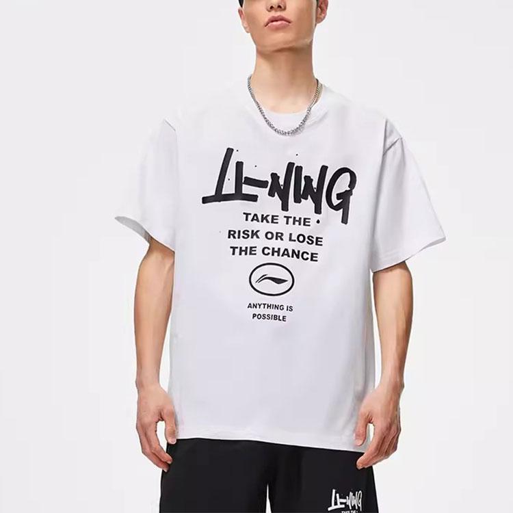 Li Ning Sports Fashion Series Printed Letter Round Neck Удобная дышащая свободная футболка с коротким рукавом для мужчин, топы белого цвета YHSU297-2