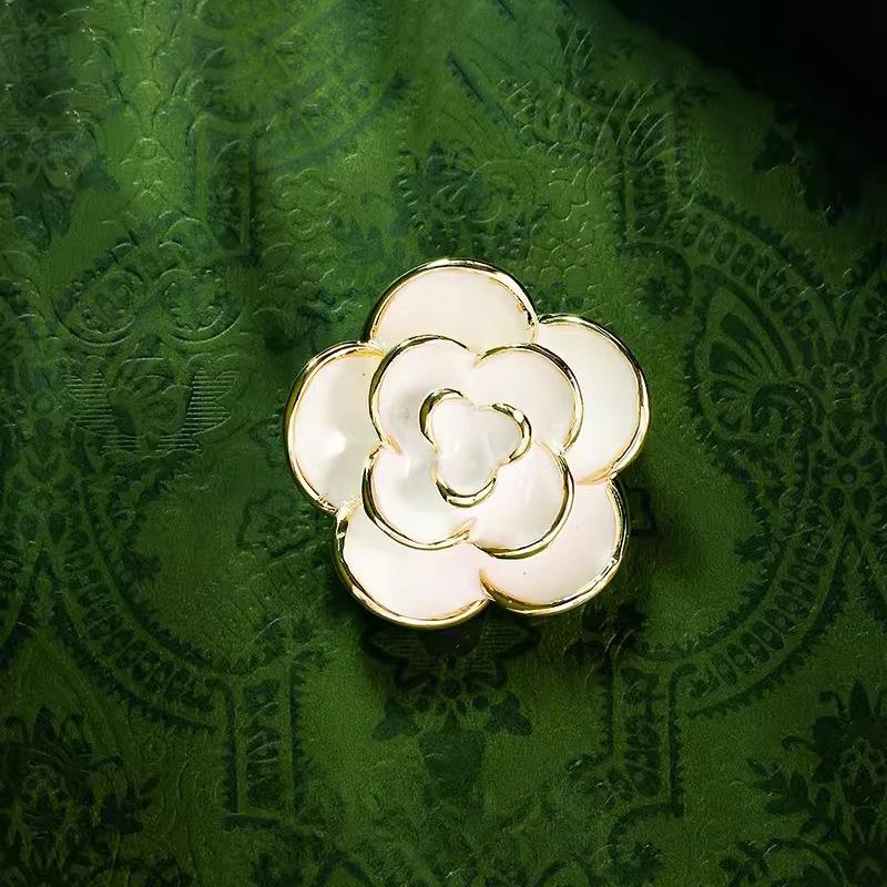 Xiaoxiangfeng Camellia Brooch High-End Femininity Retro Oil-Dripping Brooch Light Luxury Niche Design Pin Accessories
