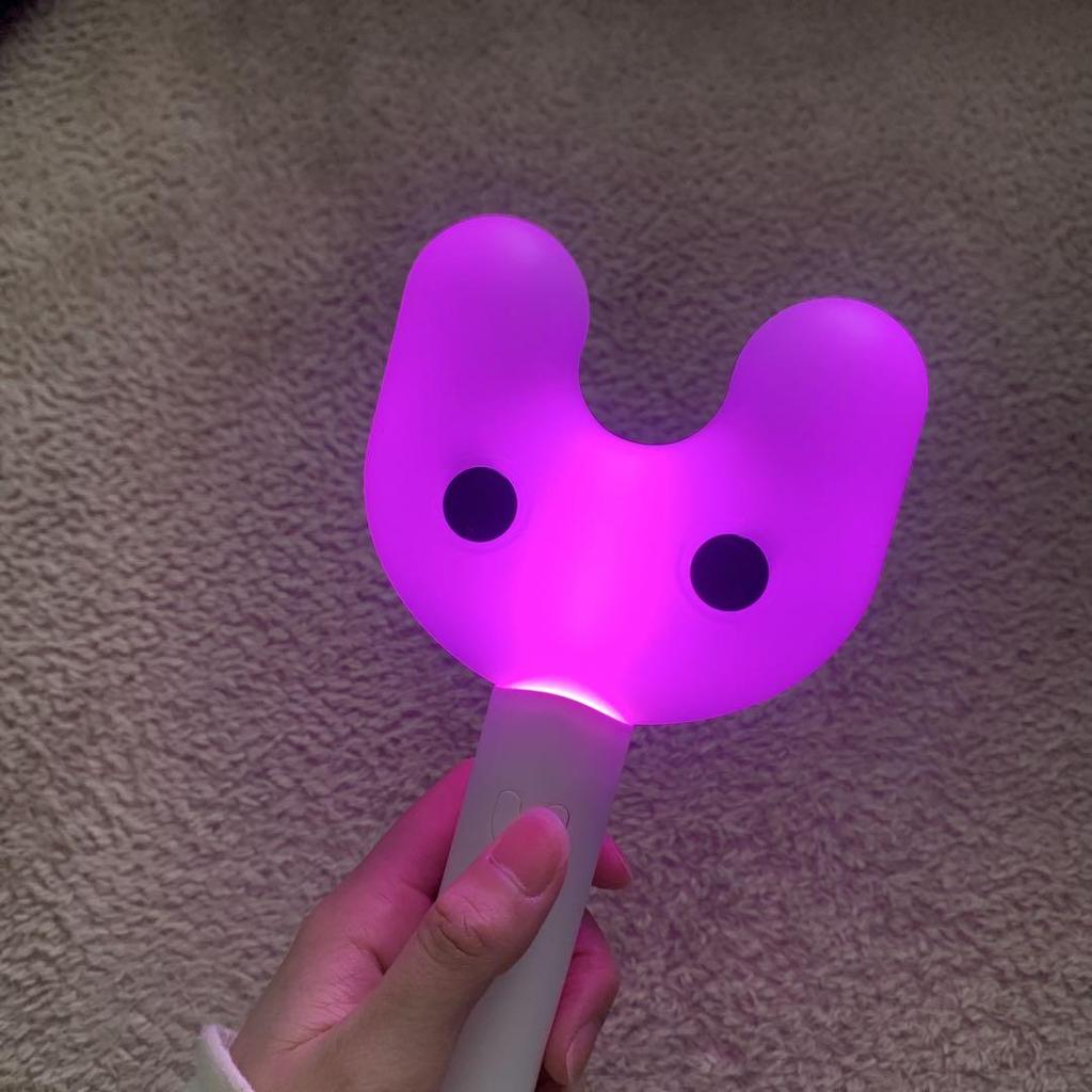 [ИСПОЛЬЗОВАННЫЙ] K-POP официальный фонарик NewJeans