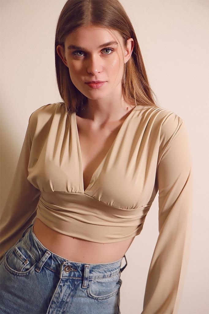 Women's Blouse New Season Fashion Black V-Neck Front and Waist Gathered Sandy Crop Blouse