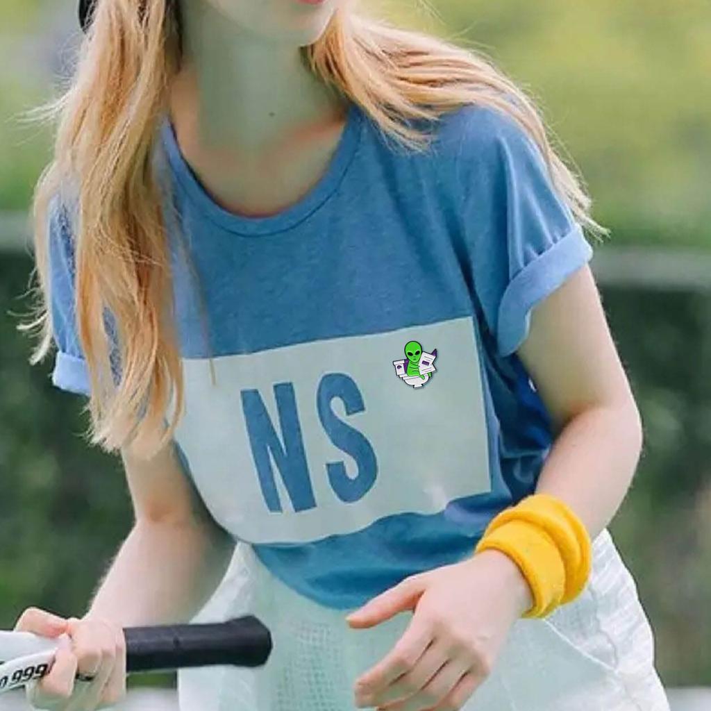 Привлекательный значок на лацкан в виде инопланетянина, инопланетянин читает газеты, эмалевый значок, сплав, идеальный подарок для любителей инопланетян