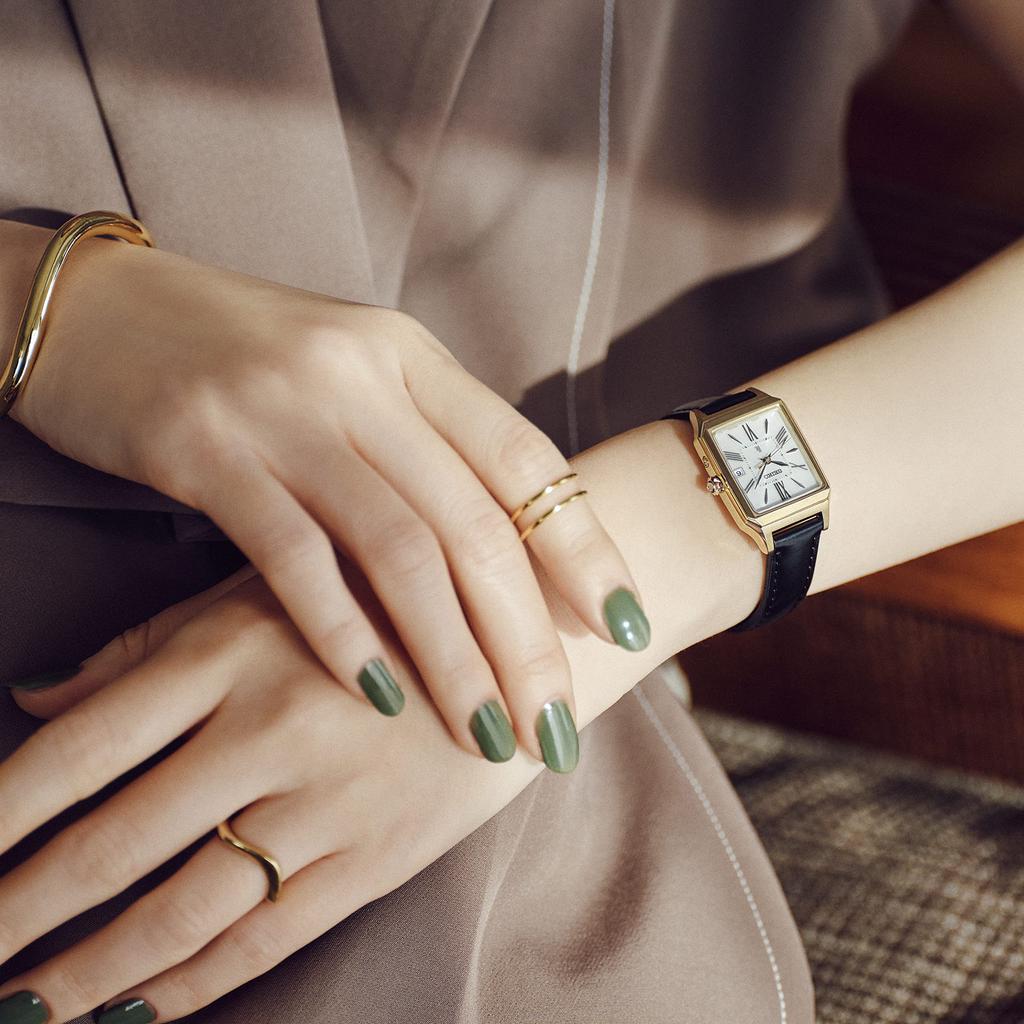 Seiko Lukia SSVW212 Square Solar Radio Silver/Gold