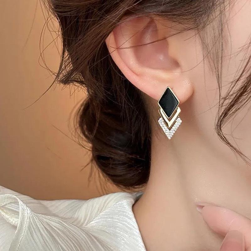 Women Geometric Rhombus Dangle Earrings Black Enamel Inlaid Rhinestone Gold Tone Fashion Jewelry