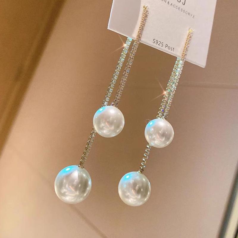 2023 High-End French Pearl Earrings: Light Luxury, Unique Design for Women