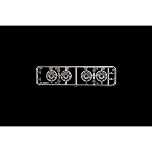 Italeri 1/24 Scale Jaguar XJ 220 Plastic Model Kit (Includes Japanese Instructions) IT3631