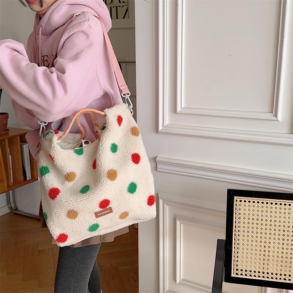 Женская плюшевая леопардовая сумка через плечо, модная сумка для переноски, большая вместимость, стильная мешковатая сумка кроссбоди, сумка для путешествий на открытом воздухе CLE