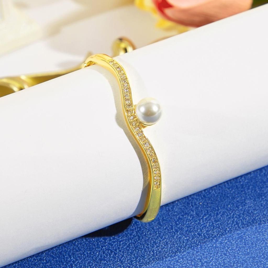 CMM Разнообразие выбора ювелирных изделий Искусственный жемчуг Золотые браслеты из циркония Браслет с подвесками Банкетные вечеринки Свадебные украшения Аксессуары для женщин