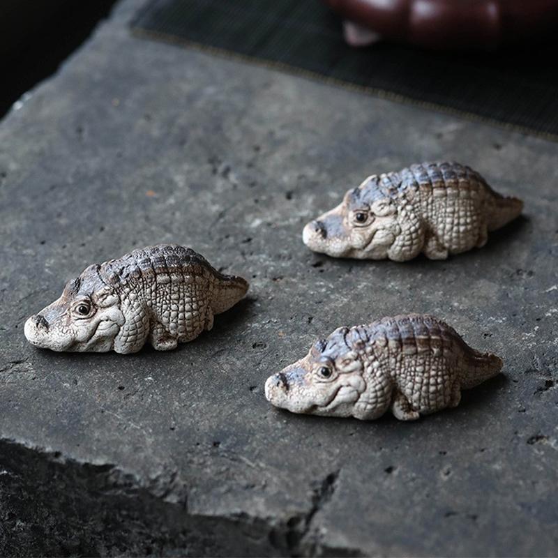 Adorable Mini Alligator Resin Figurine Cute Crocodile Desk Decor for Home Office Handcrafted Resin Craft Collectible Ornament