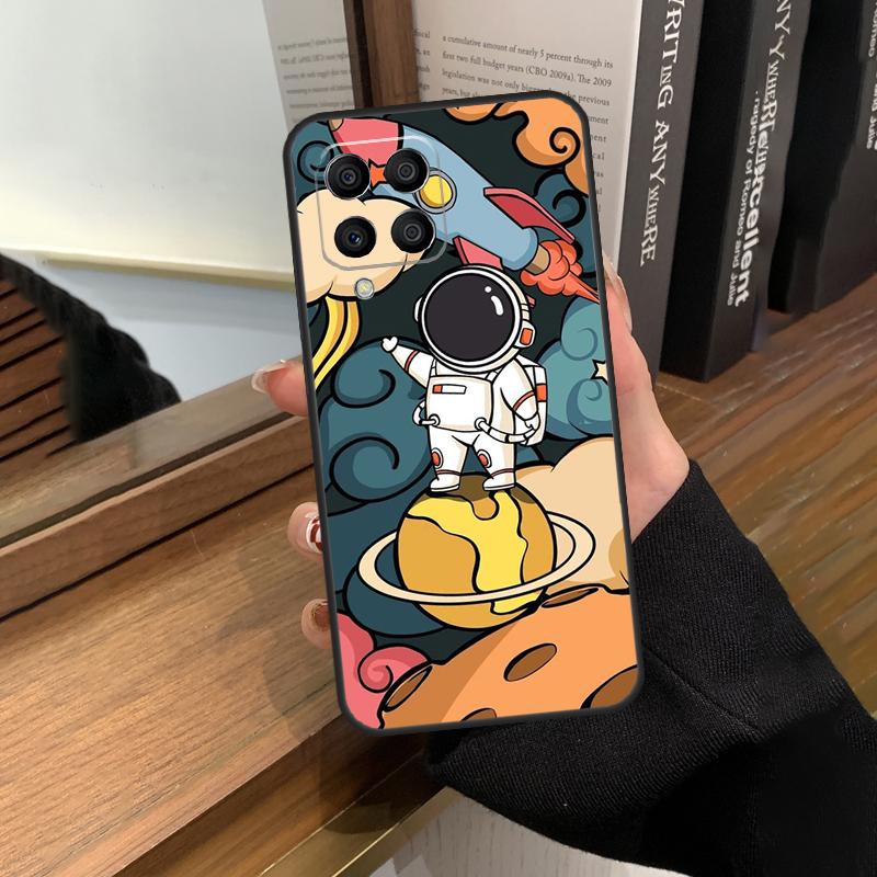 Милый чехол-астронавт с галактикой для Samsung Galaxy M56 M16 M36 M33 M53 M13 M12 M32 M52 M20 M15 M55 M31 M14 M35 M34 M54